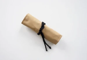 Piórnik rolowany karmelowy